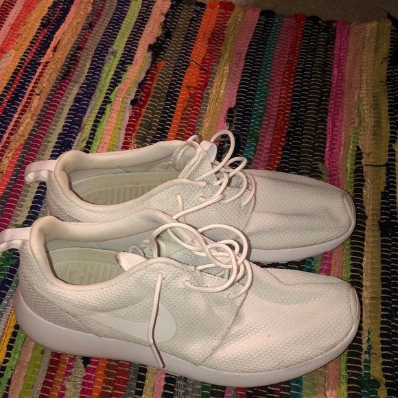 white roshe runs womens
